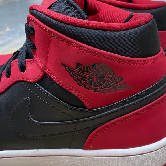 Nike Air Jordan 1 Mid SE BRED 554724-019 10 Red Black Bred - Picture 9 of 10